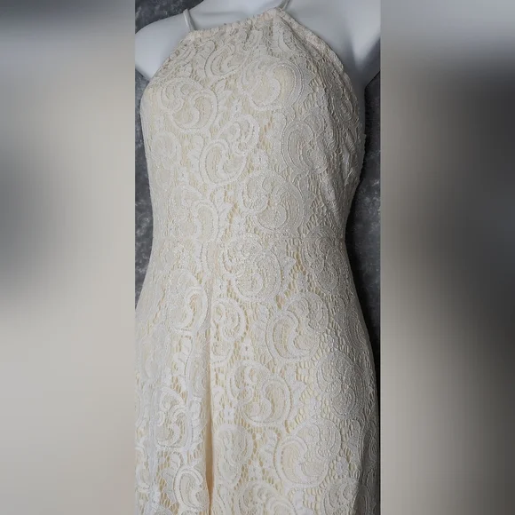 Small Lace Romper - Picture 3 of 7